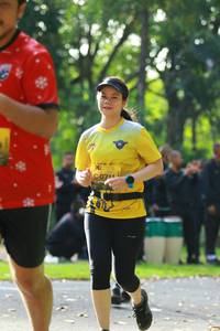 BIB: 0711
                            <button type="button" onclick="openModal(5127739)" class="btn btn-primary btn-sm float-right btn-popup" data-toggle="modal" data-target=".modal-high-quality">
                        <i class="fas fa-shopping-cart"></i> Add to Cart
                    </button>
                                            <button type="button" onclick="isThisMe(5127739, true)" class="btn btn-success btn-sm float-right btn-popup btn-isme hidden" data-toggle="tooltip" data-placement="bottom" title="นี่คือรูปของคุณใช่ไหม คลิกที่นี่เพื่อเอาเข้าอัลบั้ม">
                        <i class="fas fa-plus"></i> Add to album
                    </button>
                    <button type="button" onclick="isThisMe(5127739, false)" class="btn btn-warning btn-sm float-right btn-popup btn-isnotme hidden">
                        <i class="fas fa-ban"></i> Remove from album
                    </button>